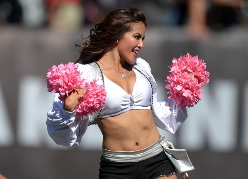 Una cheerleader degli Oakland Raiders (Reuters)